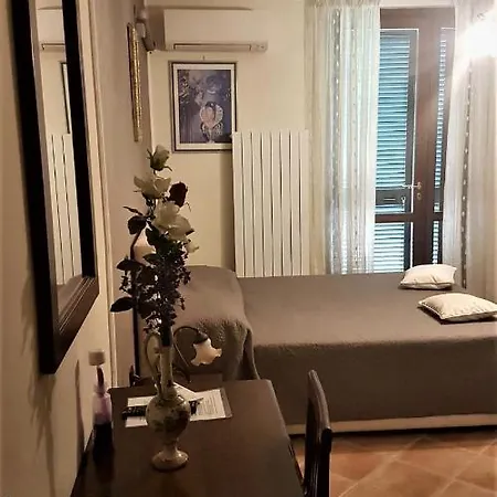 Elisa House Bed & Breakfast 3*